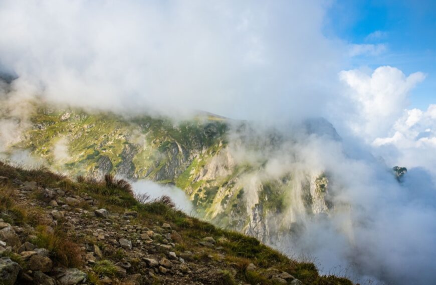Photo Mountain trail