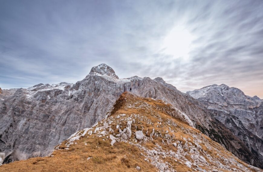 Photo Alpine peaks